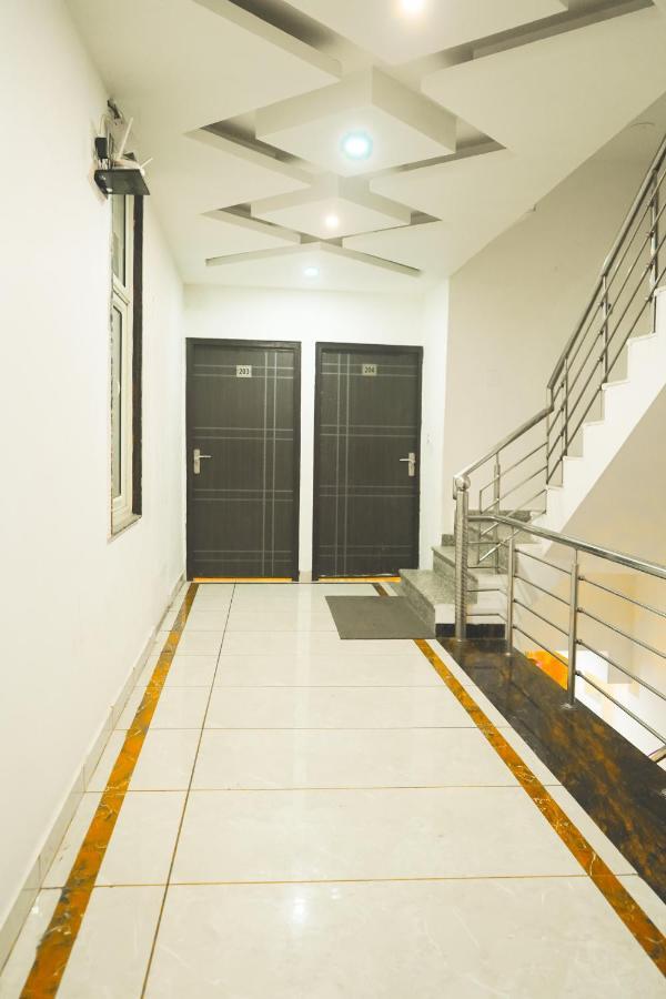 Roomshala 053 Tej Palace - Near Igi Airport Delhi Hotel New Delhi